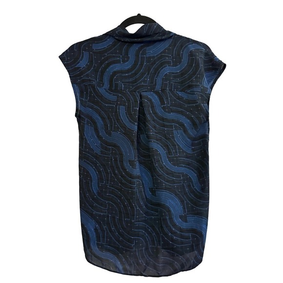 TROUVÉ Twist Front Knot Top - Picture 5 of 6